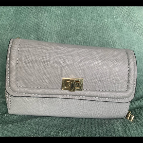 ARDENE Wallet - Picture 1 of 6